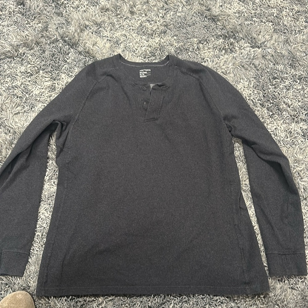 Arc'teryx Men's Gray Long Sleeve Shirt